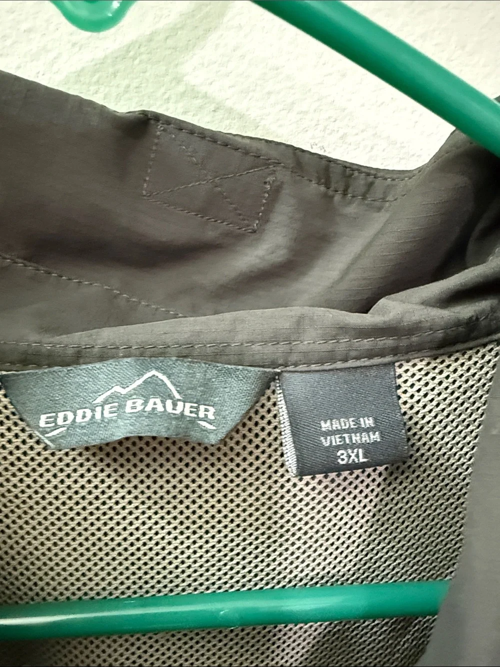 Eddie Bauer Short-Sleeve Utility Shirt Jacket in Olive Green